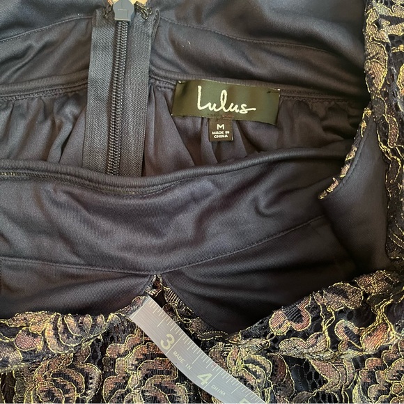 Lulu’s Mini Lace party dress size M deep V front and back gold tone lace - Picture 8 of 10